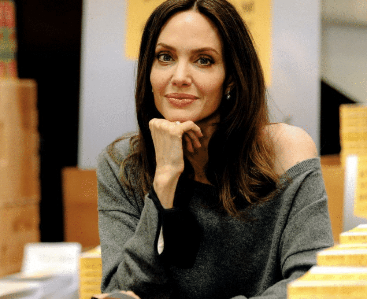 Angelina Jolie @angelinajolie